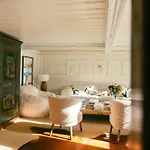 Le Lion Rouge 木屋 *
